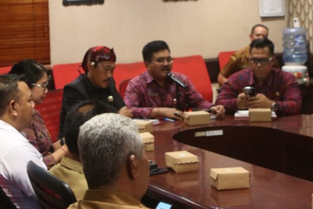 Rapat koordinasi awal rencana pembentukan kawasan terintegrasi sektor perkebunan dan pariwisata di Tabanan Barat, Senin (13/5/2024). (Istimewa)