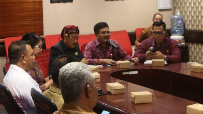 Rapat koordinasi awal rencana pembentukan kawasan terintegrasi sektor perkebunan dan pariwisata di Tabanan Barat, Senin (13/5/2024). (Istimewa)