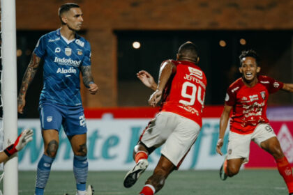 Striker Bali United Jefferson Assis usai membobol gawang Persib, Selasa (14/5) malam. (Media Bali United)