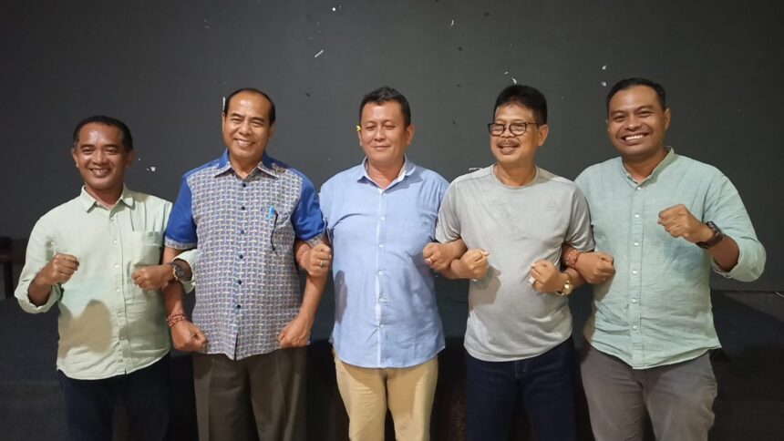 Pimpinan Golkar, Gerindra, Demokrat, NasDem, dan PSI Tabanan dalam pertemuan awal pembentukan koalisi jelang Pilkada 2024, Minggu (19/5/2024). (Istimewa)