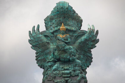 Patung Garuda Wisnu Kencana di Bali Setalan. (Istimewa)