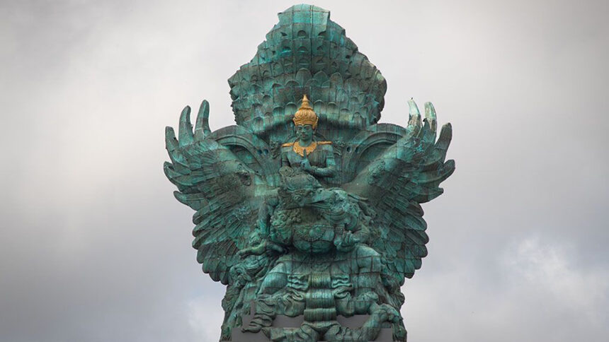 Patung Garuda Wisnu Kencana di Bali Setalan. (Istimewa)