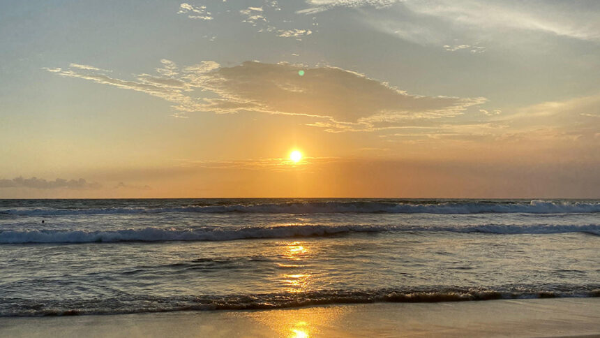 Sunset di sore hari dari Pantai Kuta. (Istimewa)