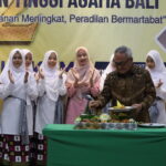 Pemotongan tumpeng menandai perayaan HUT Kedua Pengadilan Tinggi Agama Bali pada Kamis (5/12).